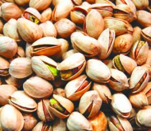 پسته از آجیل هایی است که تاثیر خوبی بر تعریق آقایان دارد.